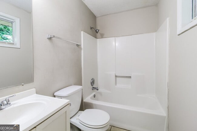 Building Photo - 481 Village Square Ct