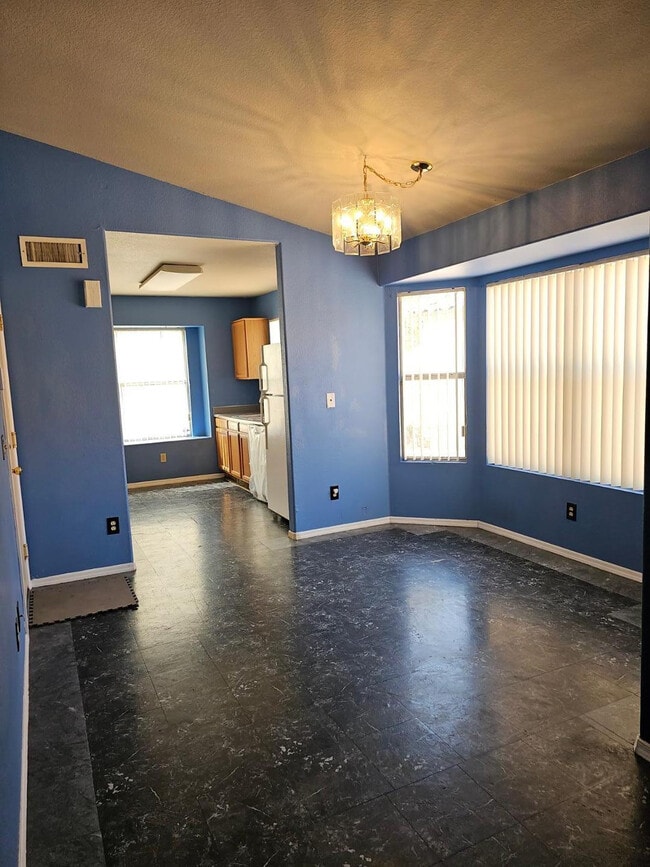 Building Photo - 821 S Cancun Dr