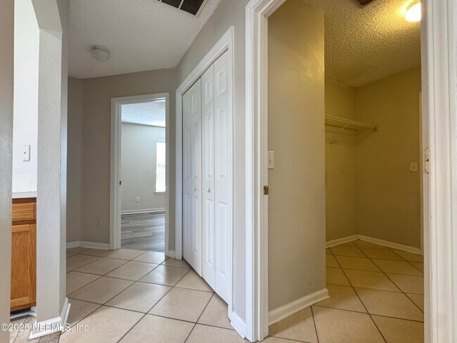 Building Photo - 6835 Otters Den Ct N