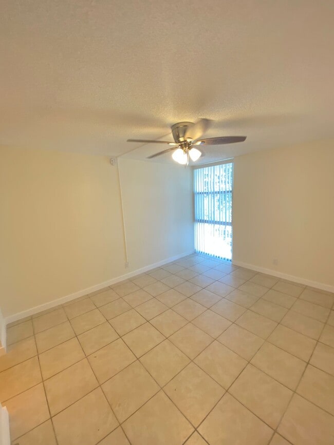 Building Photo - 2029 NW 46th Ave