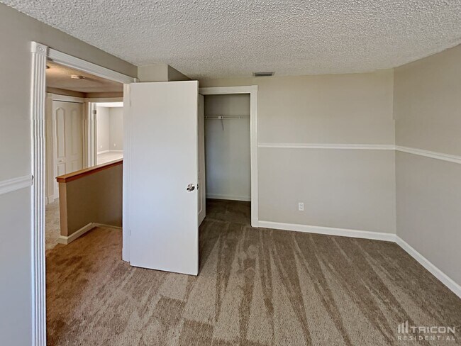Building Photo - 15927 Mystic Way