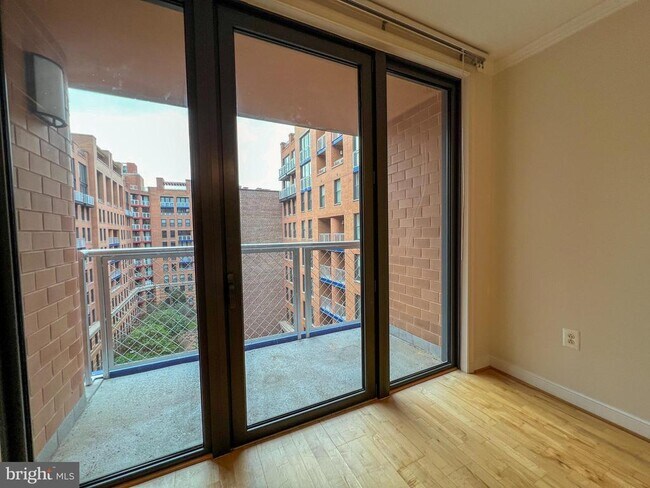 Building Photo - 616 E St NW
