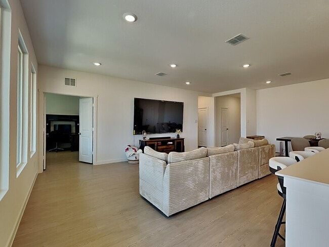 Building Photo - 2605 Conroe Rd