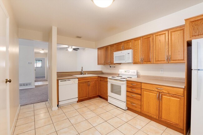 Building Photo - 2375 E Geddes Ave