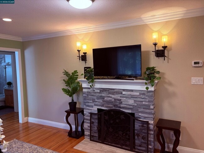 Building Photo - 143 Pulido Rd