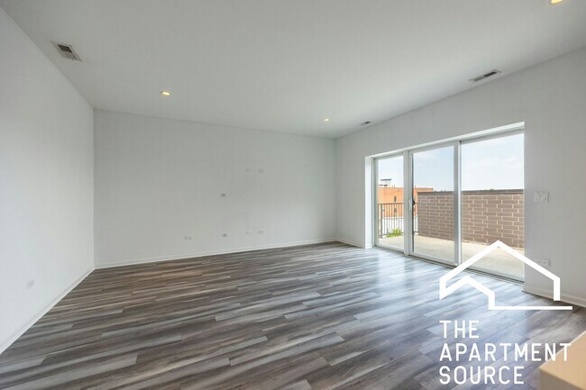 Building Photo - 2533 W Fullerton Ave