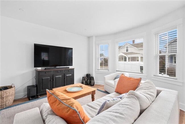 Building Photo - 69 Connection St