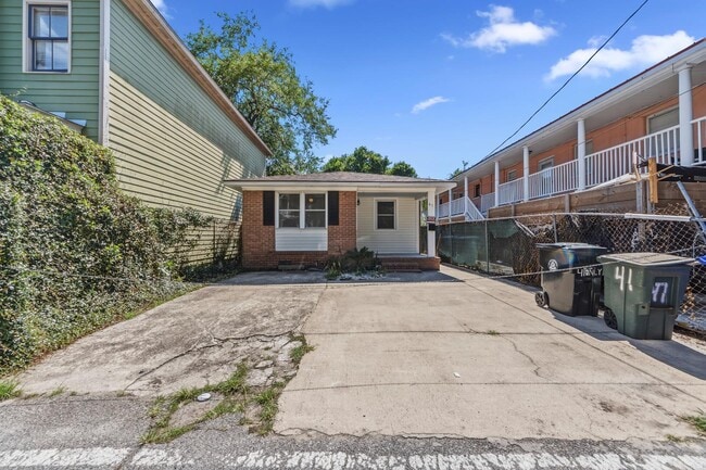 Building Photo - 41 Rose Ln