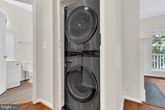 Building Photo - 4560 Strutfield Ln