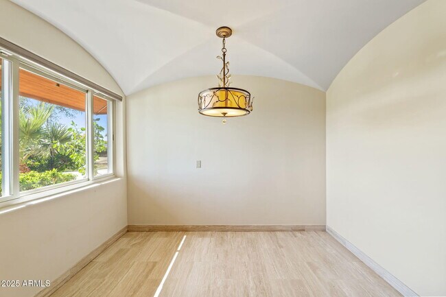 Building Photo - 5310 E Camelback Rd