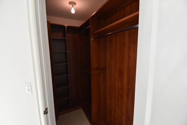 Building Photo - 1063 Hillsboro Mile