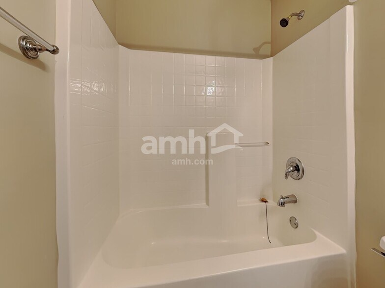 Building Photo - 223 Tigers Paw Dr