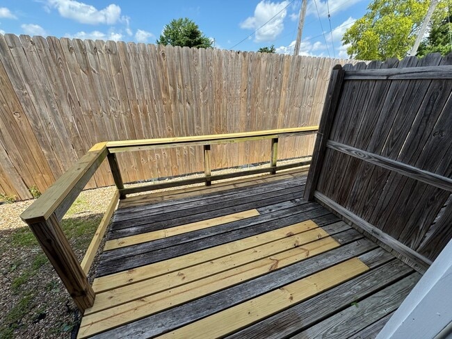 Building Photo - 2 bedroom 1.5 bath home in a great location!