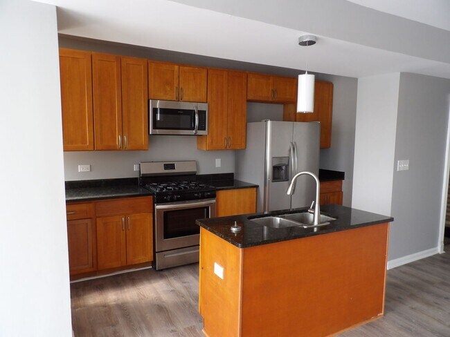 Interior Photo - 6148-6150 S King Dr