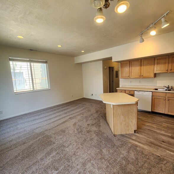 Primary Photo - 129 Bamberger Rd