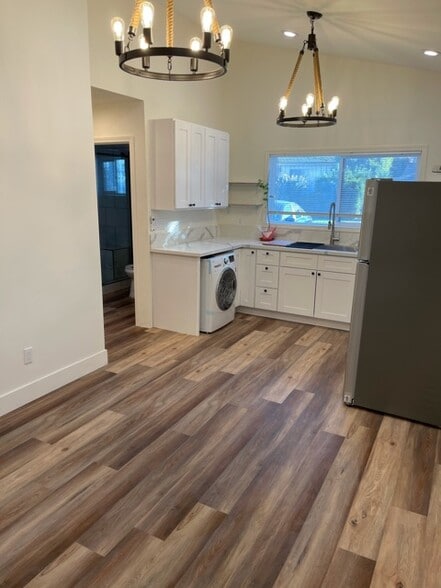 Building Photo - 13353 Killion St