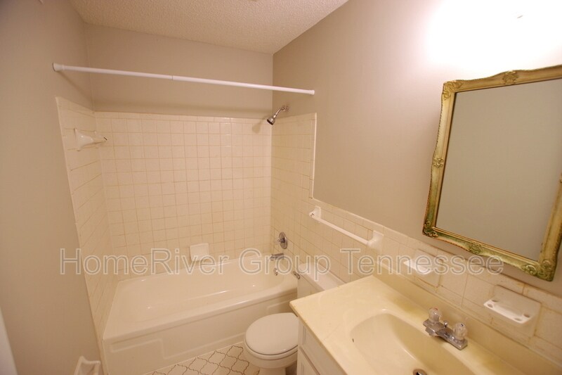 Building Photo - 4614 Pembine Dr