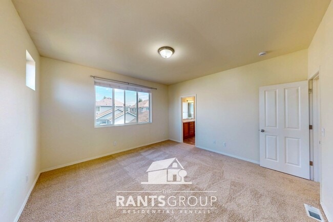 Building Photo - Spacious Summerwalk Home: 4 Bed + Den, Pri...