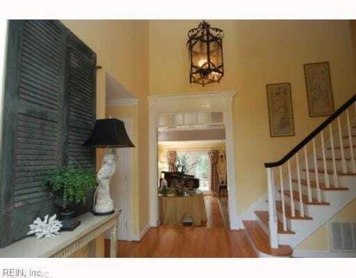 Building Photo - 925 Windsor Rd