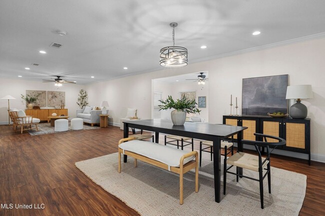 Building Photo - Beautifully Remodeled Home in Historic Gulf Hills, Golf Course Community!