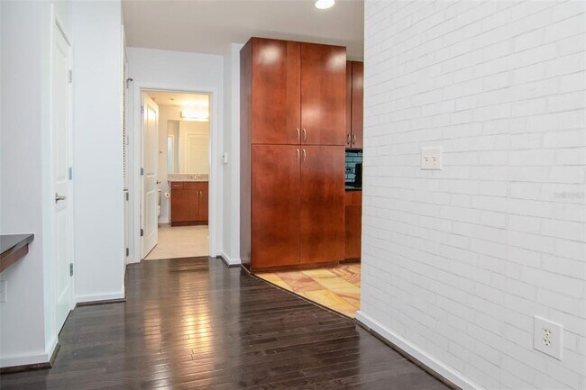 Building Photo - 777 N Ashley Dr