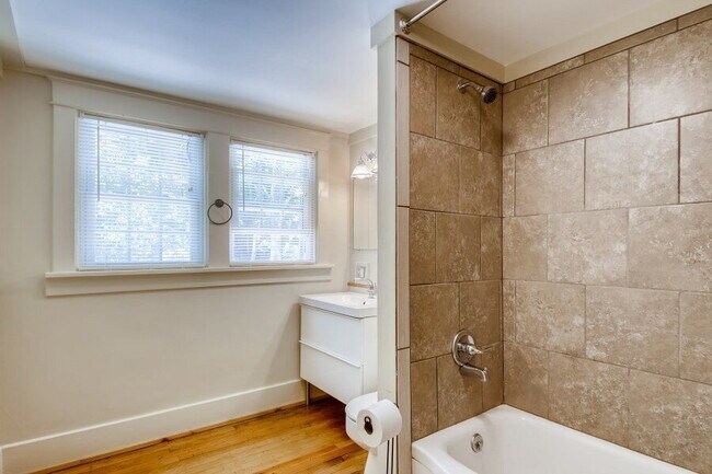 Building Photo - Charming Brick Cottage near Vanderbilt