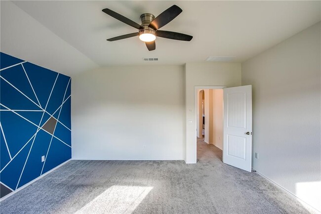 Building Photo - 545 Ayinger Ln