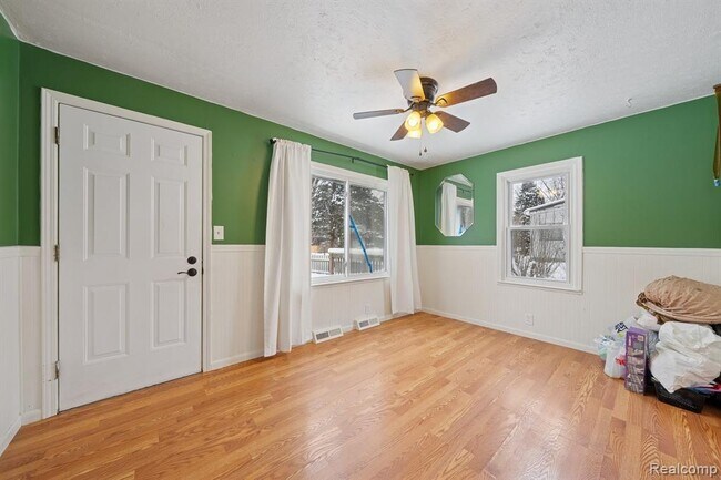 Building Photo - 2266 Newberry Rd