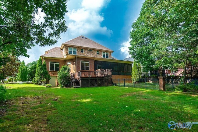 Building Photo - 305 Walden Glen Ct