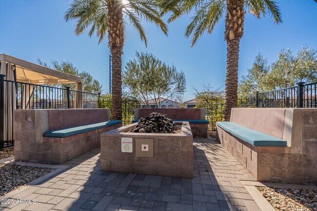 Building Photo - 5524 S Dillon Cir