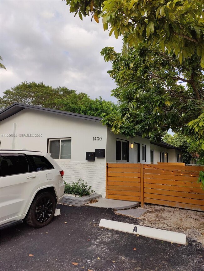 Building Photo - 1400 NW 2nd Ave