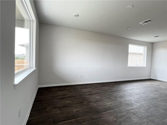 Building Photo - 105 Brody Ln