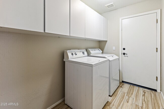 Building Photo - 10278 E Blanche Dr