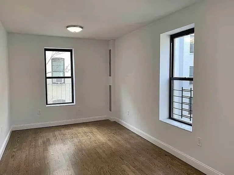 Building Photo - 424 E 116th St