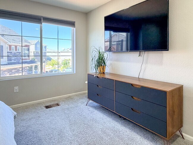 Building Photo - Beautiful Single Family Home | Aurora