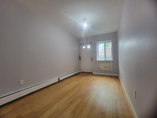 Building Photo - 29 Monaco Pl