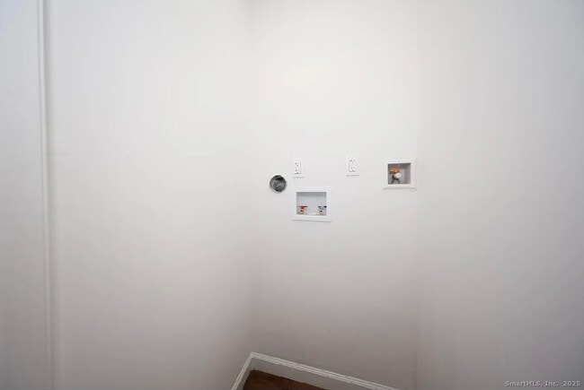 Building Photo - 405 Ruth St