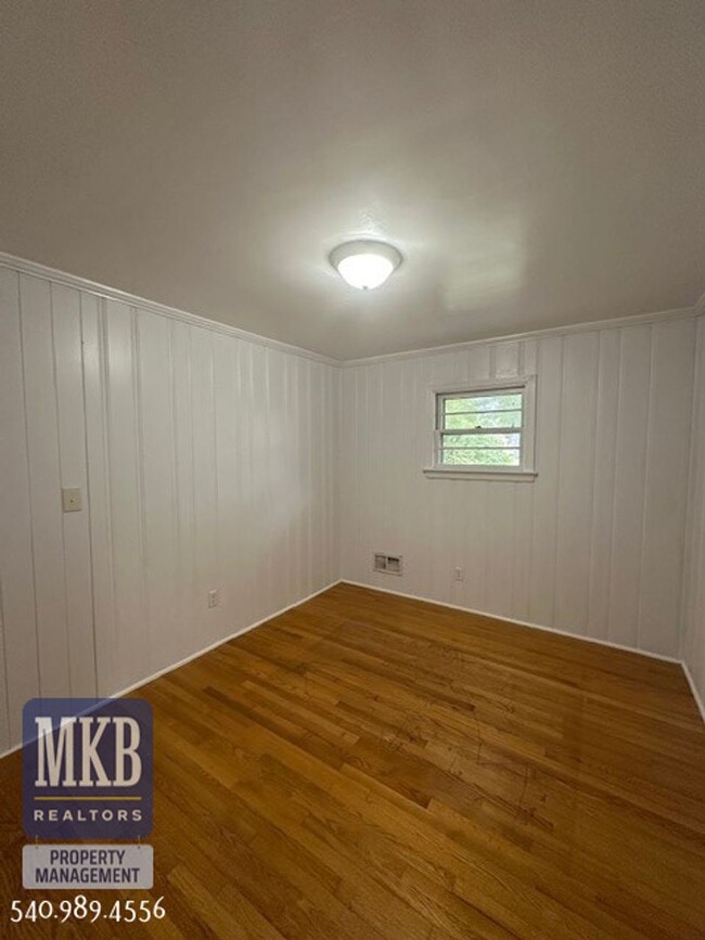 Building Photo - South Roanoke County 3 Bedroom Home