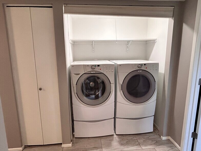 Laundry - 5444 N La Casita Dr