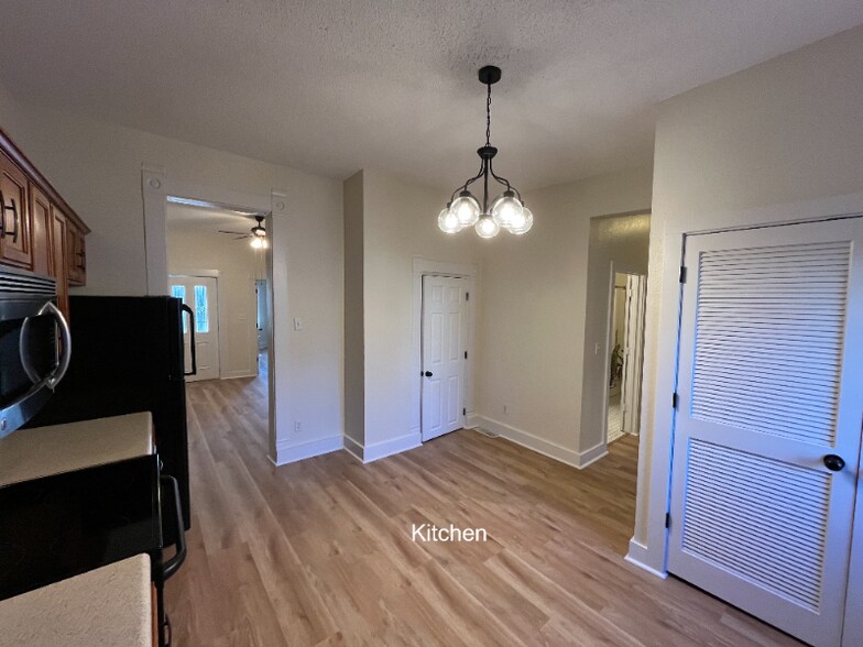 Building Photo - 1636 Hoyt Ave