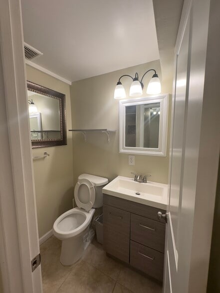 Building Photo - 8500 Magnolia Dr