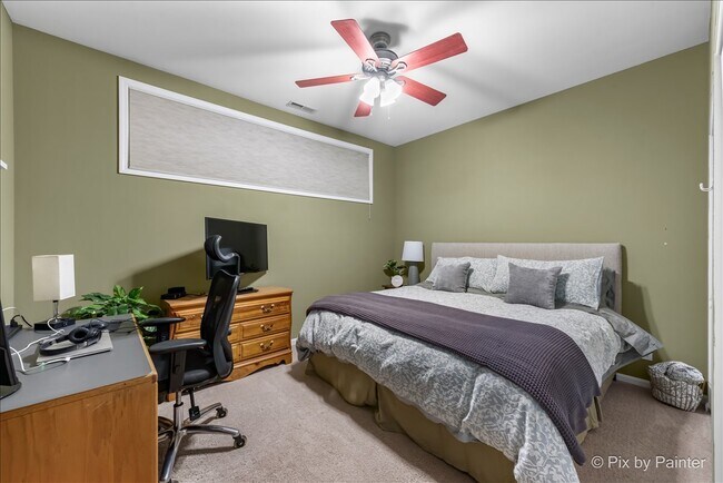 Building Photo - 1753 N Artesian Ave