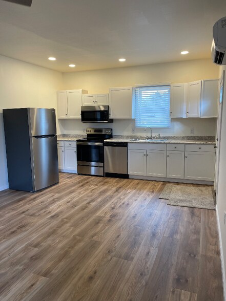 Building Photo - 1704 Buchanan Trail E