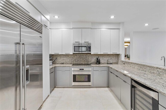 Building Photo - 9910 NW 86th Terrace
