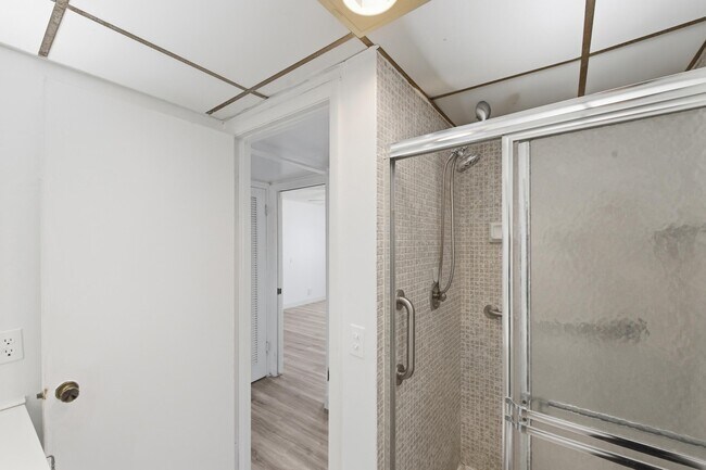 Building Photo - 452 Normandy Ln