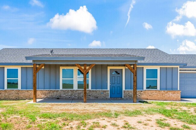 Building Photo - 3 Bedroom 2 Bathroom Home on 1 Acre Lots!