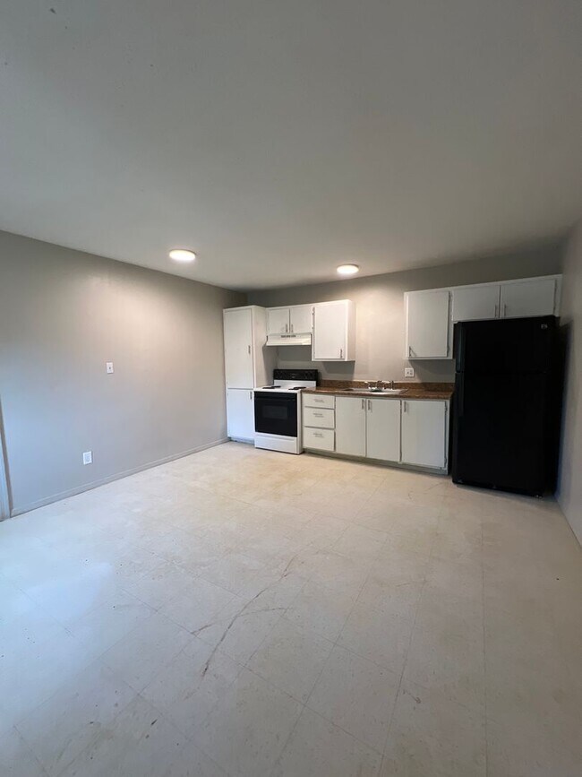 Building Photo - 1004 Co Rd 3771