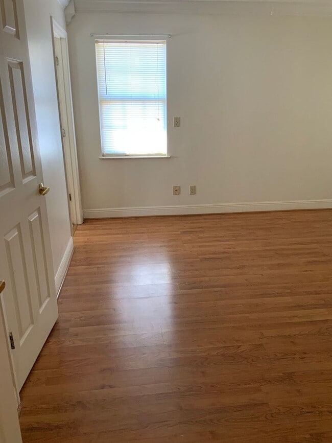 Building Photo - 971 Manningham Rd