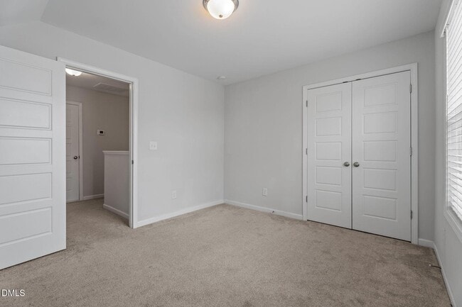 Building Photo - 745 Putney Hl Rd