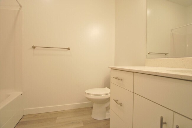 Building Photo - Modern 2 Bedroom Townhome with Amenities Included